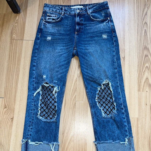 Zara  (4/36) distressed, cropped jeans with fishnet inserts (S). - Picture 15 of 16